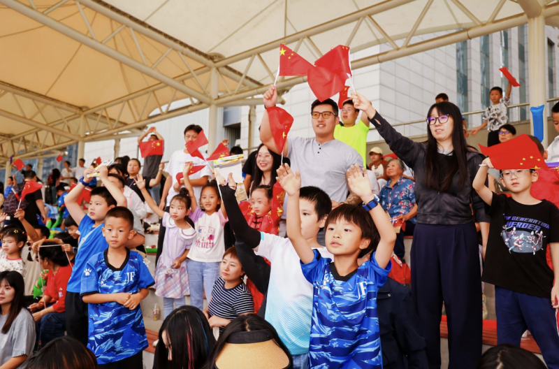 国庆新体验：丰台右安门‘街超’明星赛点燃假期激情