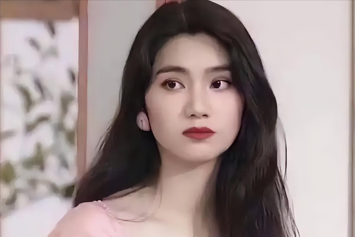 结婚16年，洪欣输得一塌糊涂！小丈夫给她挖的坑，远比想象中更狠
