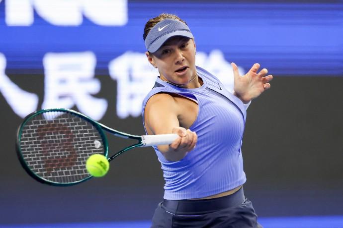 中网女单1/4决赛：阿尼西莫娃2-1逆转保利尼 强势晋级四强