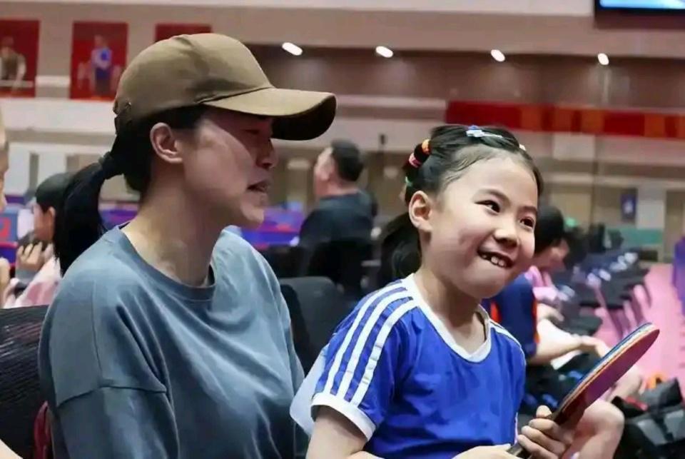 王楠9岁女儿首获全国乒乓球冠军，郭斌：竞技体育拒绝走后门