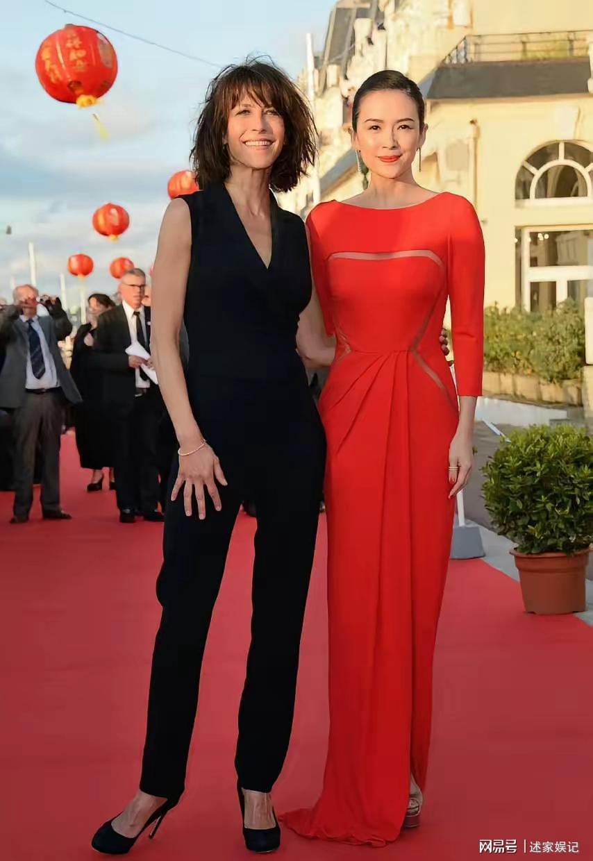 章子怡苏菲玛索同框引热议，两位女神状态惊艳难分高下