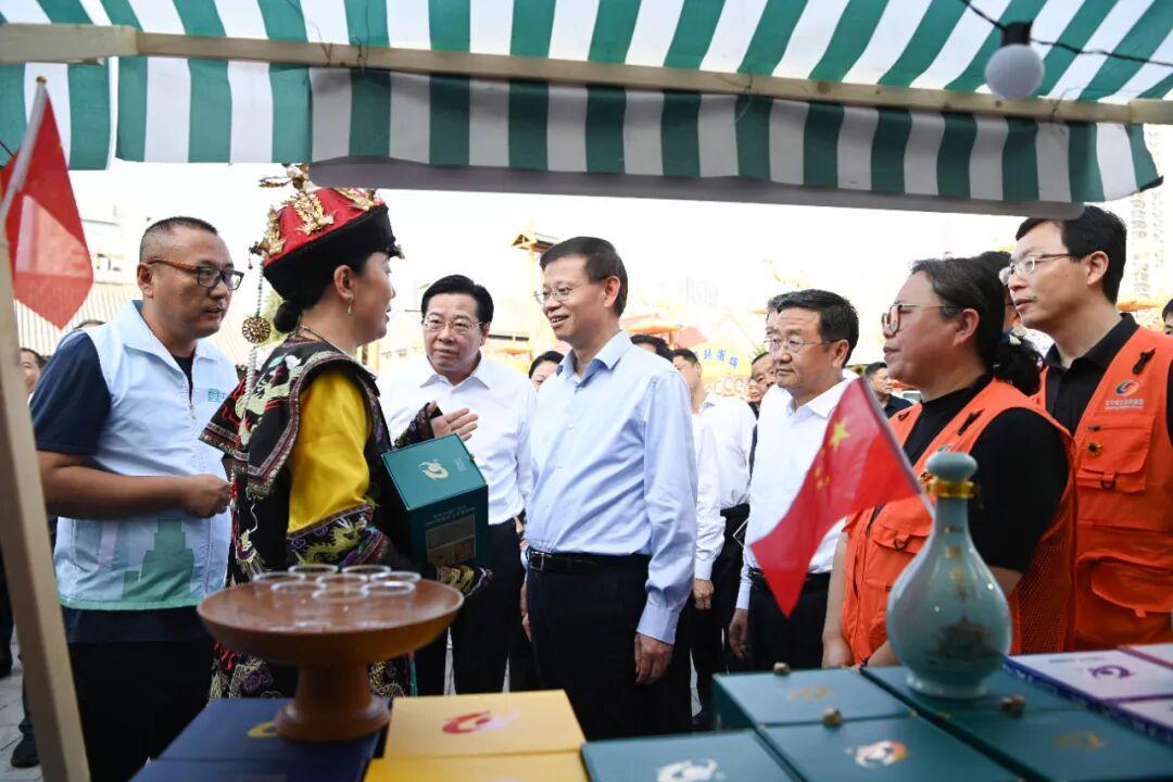 辽宁省委书记许昆林与省长王新伟联合检查国庆中秋假期工作