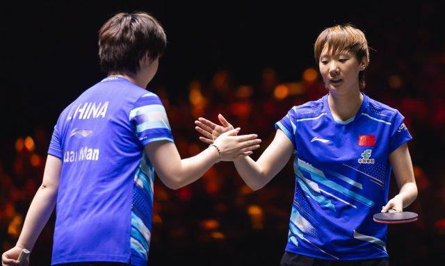 王曼昱/蒯曼3-0完胜晋级中国大满贯女双决赛