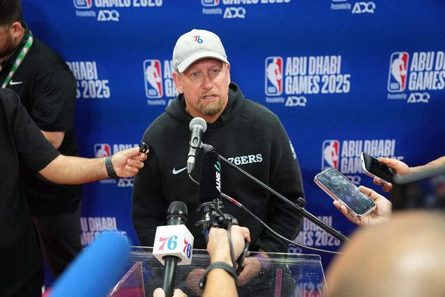 NBA季前赛首战：尼克斯焕然一新，费城76人困境待解