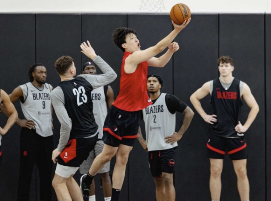 杨瀚森NBA新进展：抛投绝技惊艳亮相，季前赛首秀倒计时