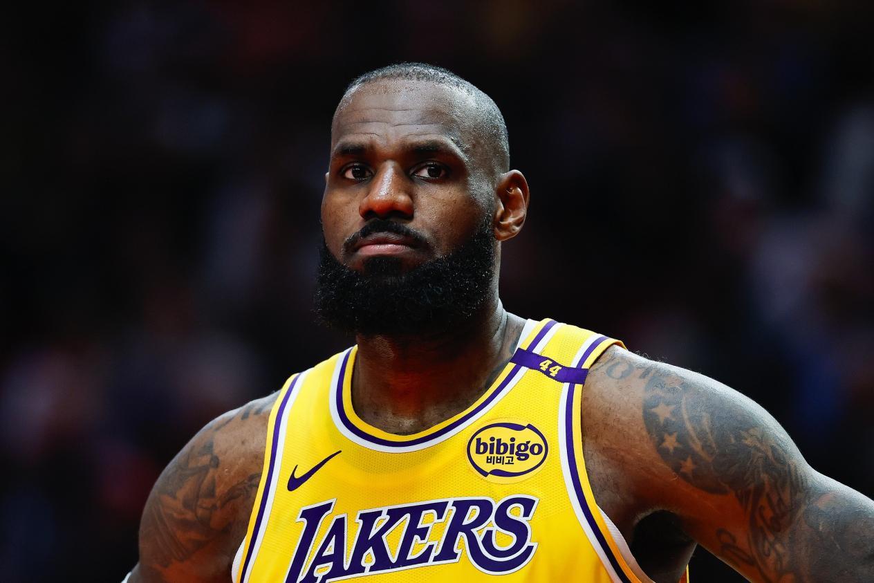 詹姆斯自述：8岁接触篮球，高中才确认NBA梦想