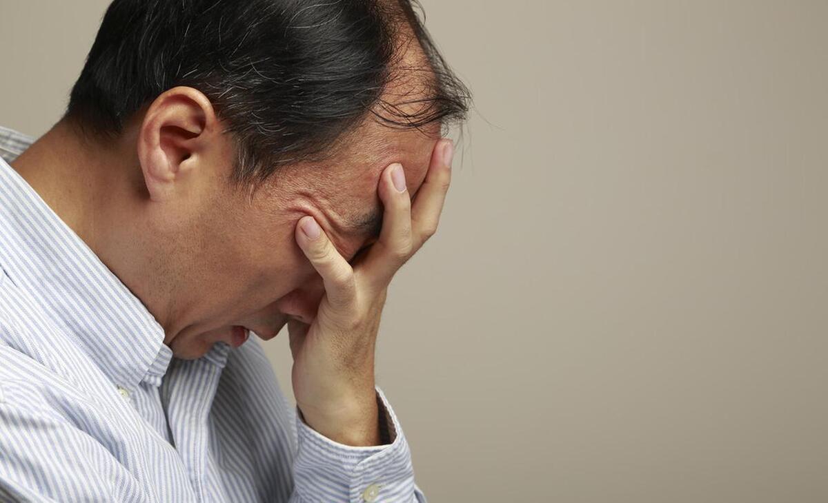 父亲独自沉思