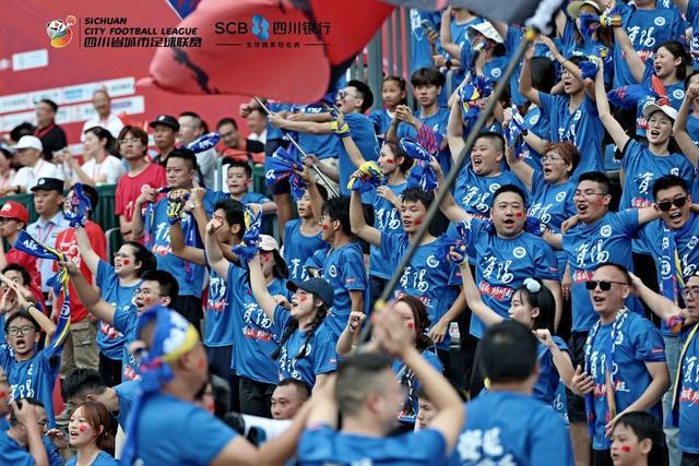 资阳球迷现场加油