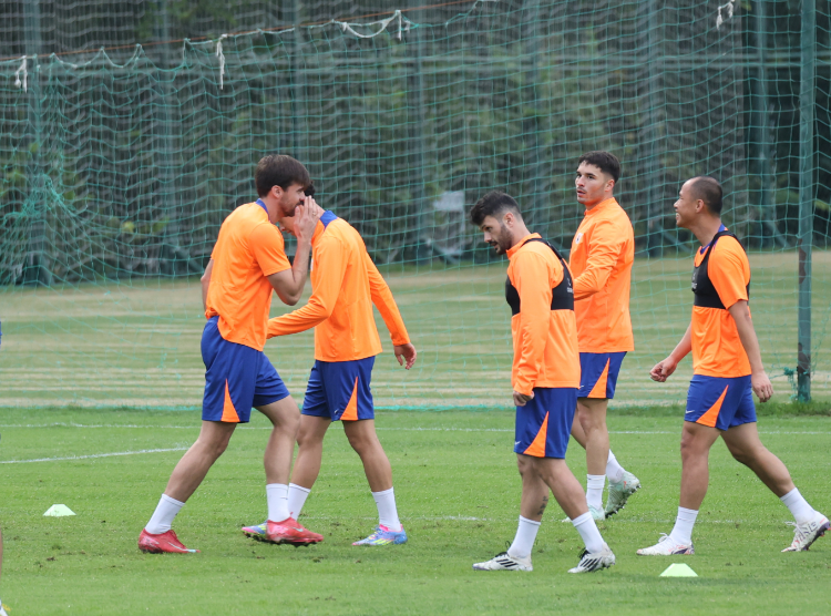 泰山队27人赛前集训名单公布，于金永缺席原因曝光，新秀首登大名单