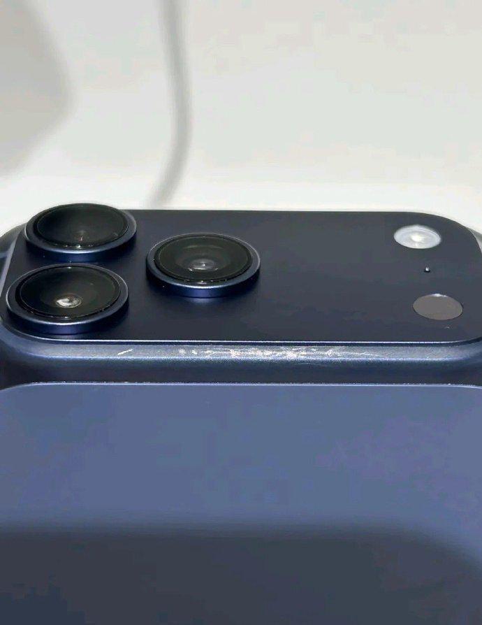 iPhone16 Pro Max价格暴跌2301元，17 Pro性价比失守