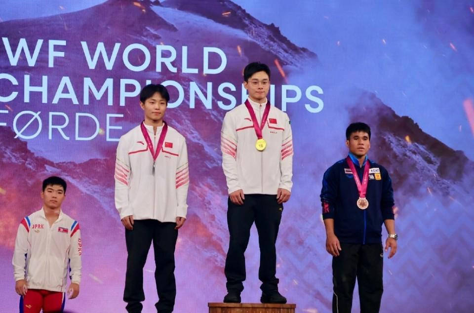 2025世界举重锦标赛：王浩力压群雄 勇夺抓举与总成绩双冠