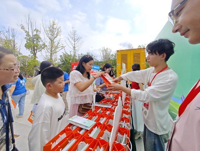假期热潮：川超赛事引爆各地宠客新模式