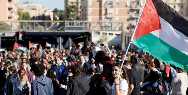 意大利国家队基地周边爆发巴勒斯坦支持者游行