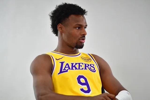 季前赛布朗尼手感低迷，12投仅1中得8分湖人负太阳