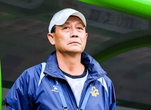 国足选帅专家团引争议：中乙教练与下课主帅参与评审