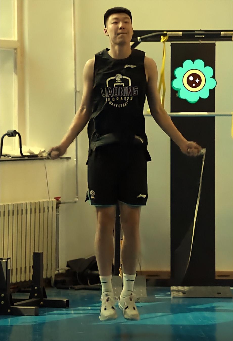 辽篮11点23分官宣！42秒训练视频曝光，俞泽辰追赶张镇麟，姜宇星伤情辟谣