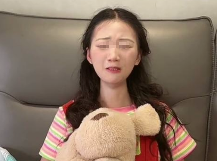 女生自创‘咯噔字体’遭老师低分：自我感动式学习何时休？
