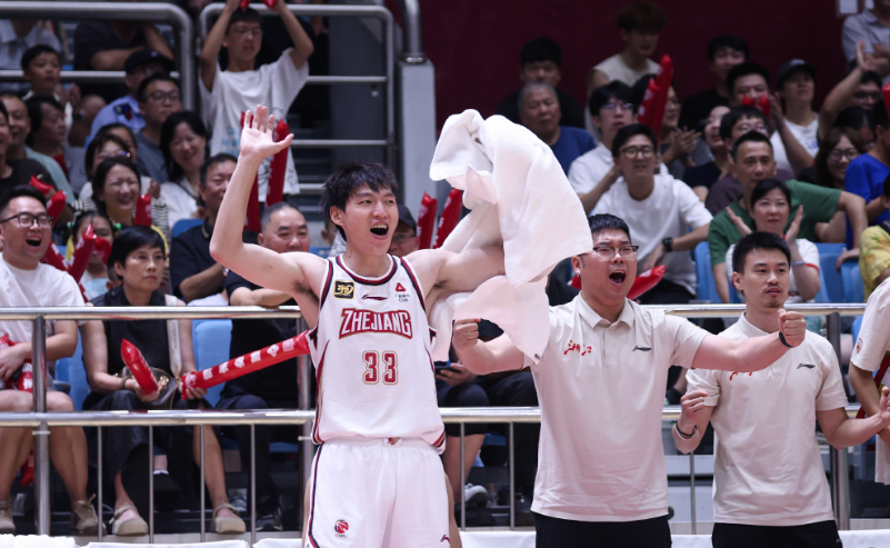 浙江男篮1分险胜广厦夺冠 赵岩昊21分难救主