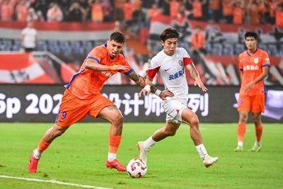 中超第26轮补赛：山东泰山1-1战平云南玉昆，侯永永李小恒建功