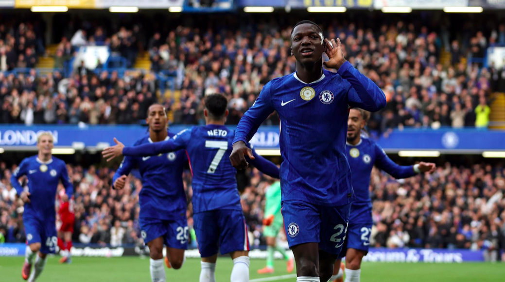 英超焦点战：切尔西2-1绝杀利物浦，18岁新星立功助阿森纳登顶