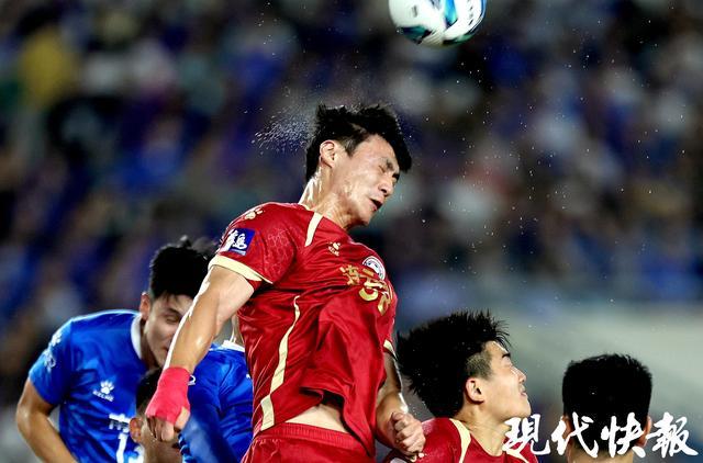 苏超八强赛南京队点球4:2晋级，创中国业余足球观赛新纪录