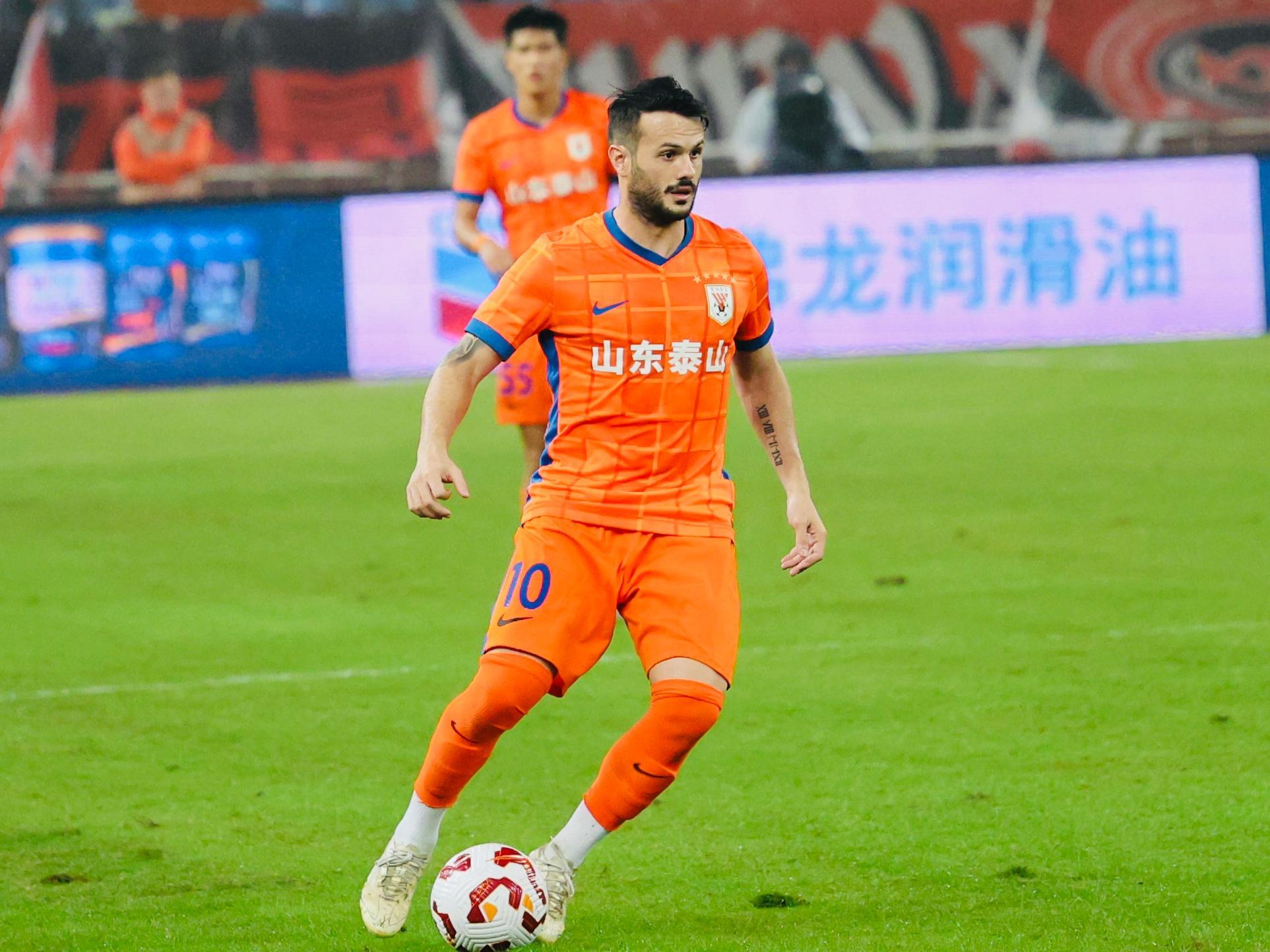 山东泰山1-1平云南玉昆：李小恒替补建功，王大雷7次神扑