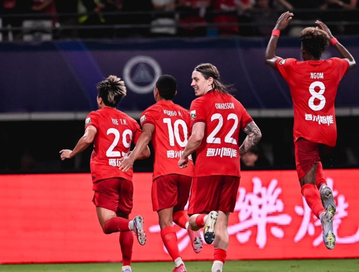 中超保级战：梅州客家1-0险胜青岛海牛，李霄鹏6场不胜形势堪忧
