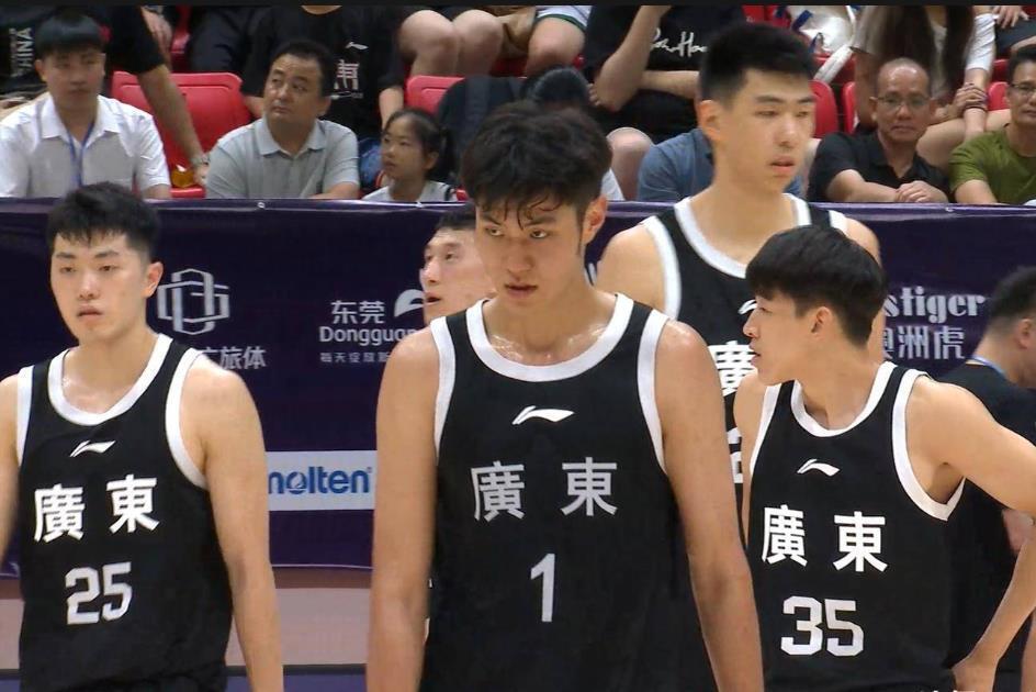 20岁场均11.3分3.5板，王浩然或成任骏飞最佳接班人