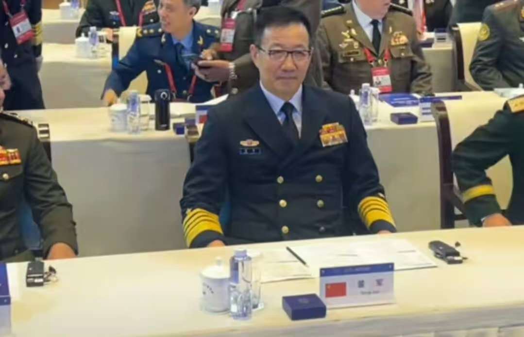 董军防长香山论坛发声：无肩章制服背后的深意
