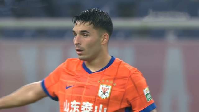 泰山队外援试水失败，韩鹏面临三后卫体系新挑战