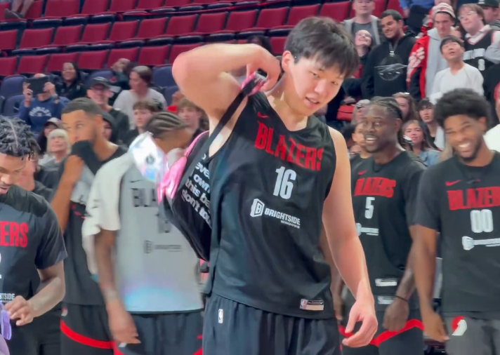 开拓者训练赛：杨瀚森单打克林根亮眼，霍勒迪准绝杀夏普MVP