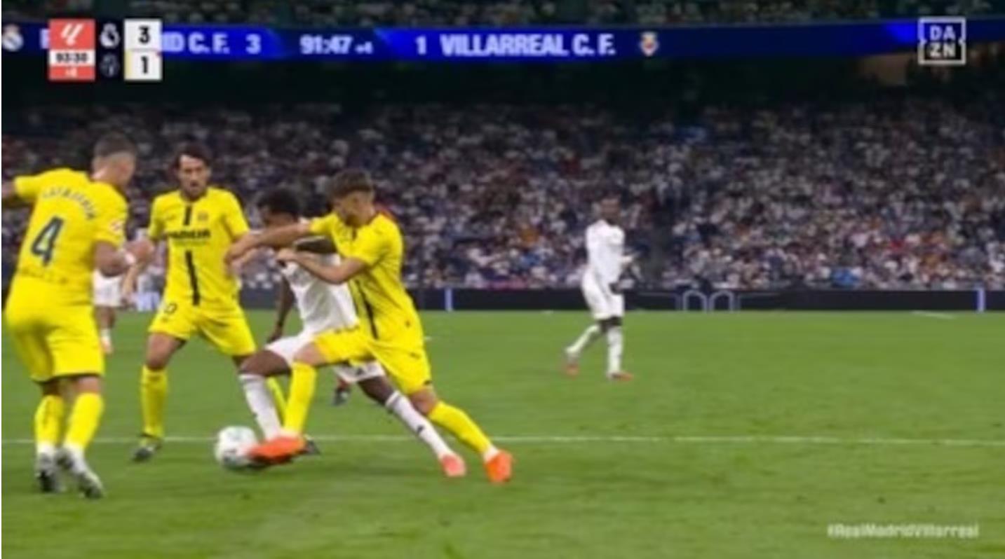 皇马电视台怒批裁判：未判点球争议，应判至少三个点球