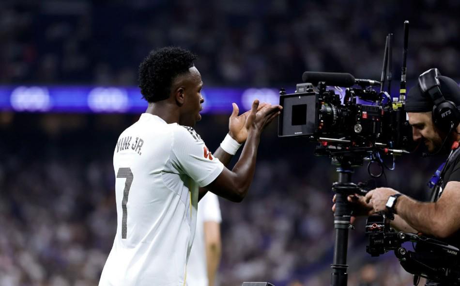 皇马西甲焦点战3-1胜黄潜，姆巴佩9场连破门后伤退引热议