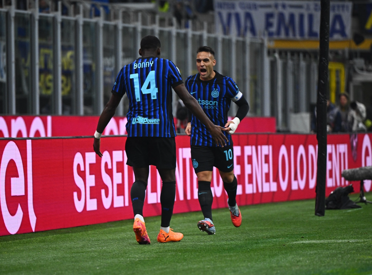 国米4:1大胜克雷莫内塞，新援博尼独造4球助球队登顶意甲