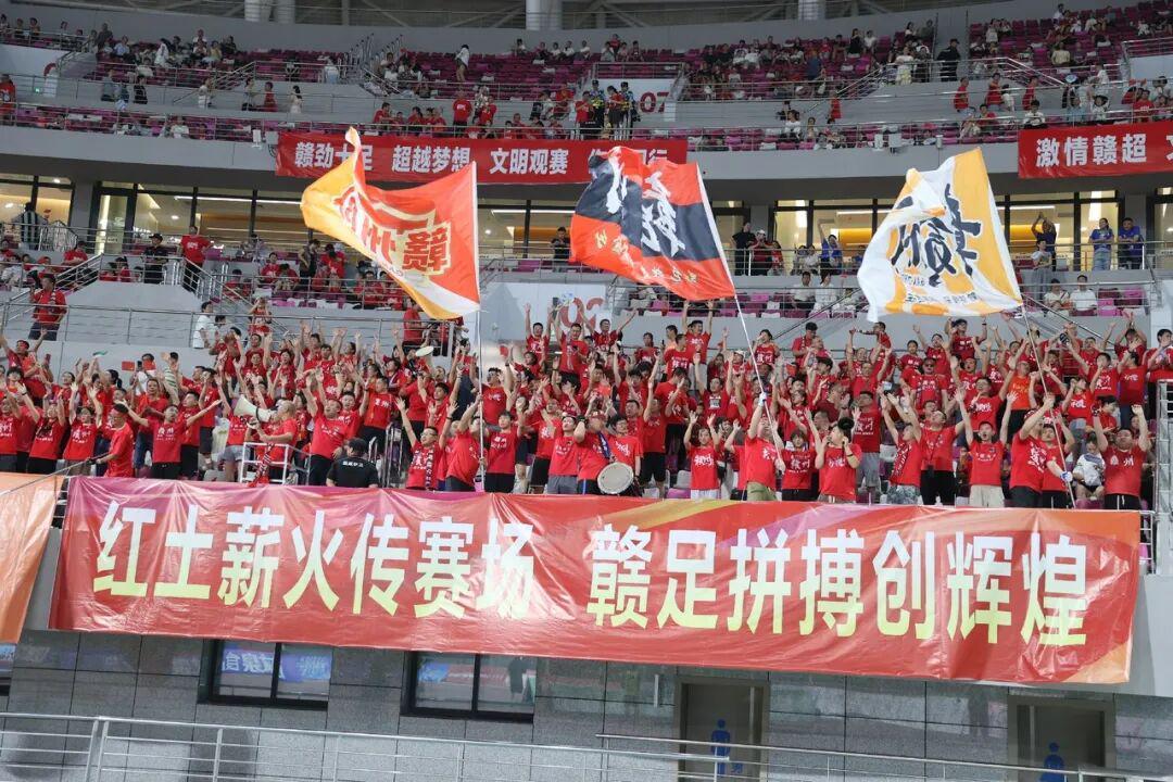 当足球遇上长假，赣超首场半决赛开打，网友：惊喜太多，后劲好大……