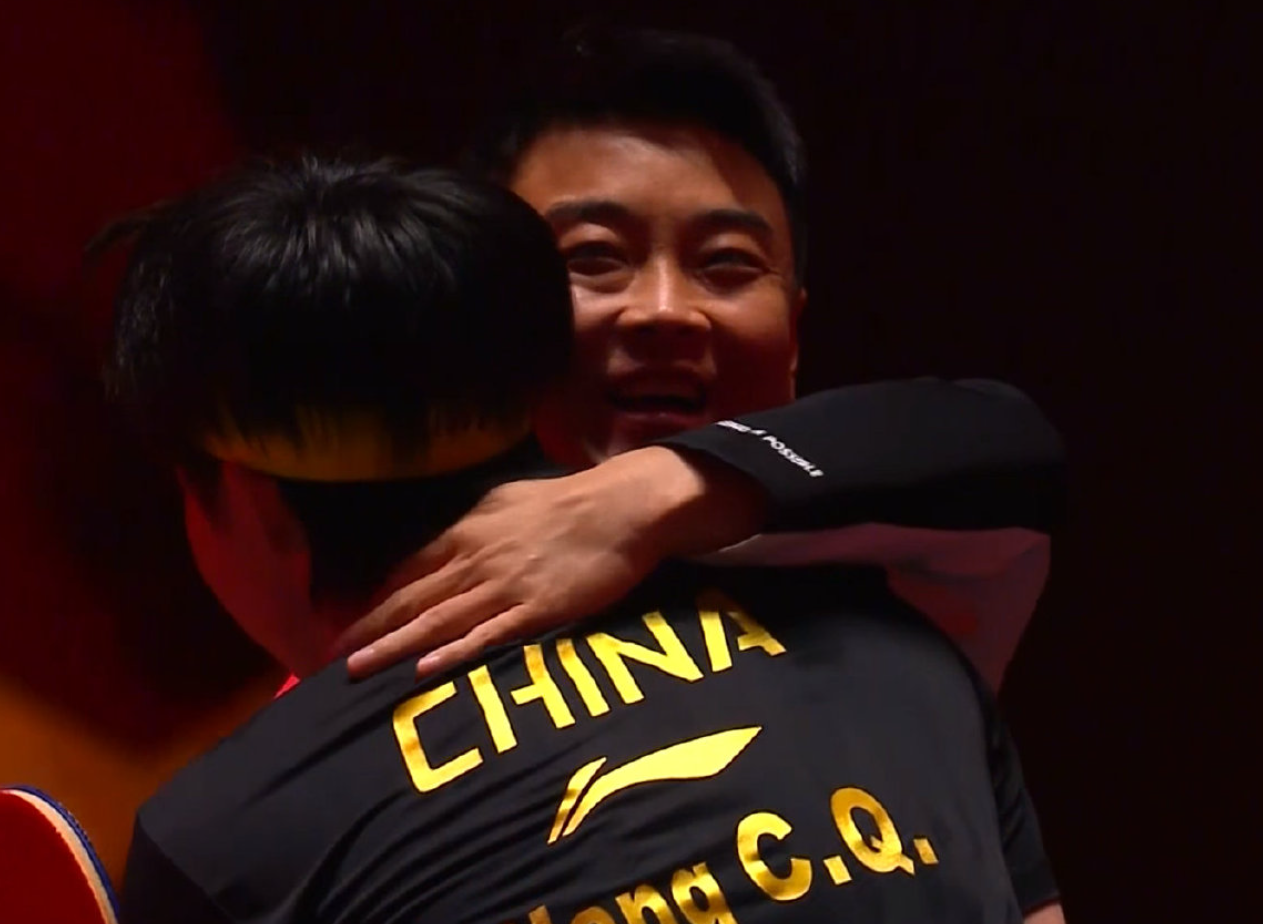 王楚钦4-0横扫夺冠！王皓激动庆祝，王楚钦赛后显疲惫