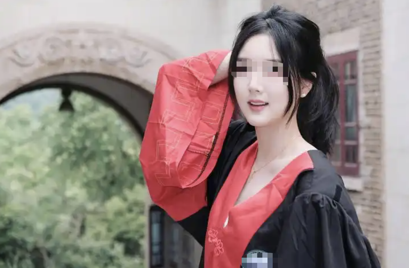北大女博士蜜月遇险：野长城倒挂两小时后坠崖身亡