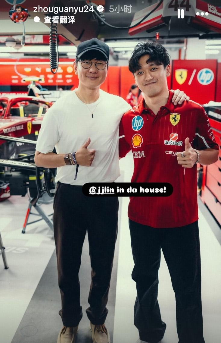 林俊杰现身F1新加坡站，与周冠宇同框引关注