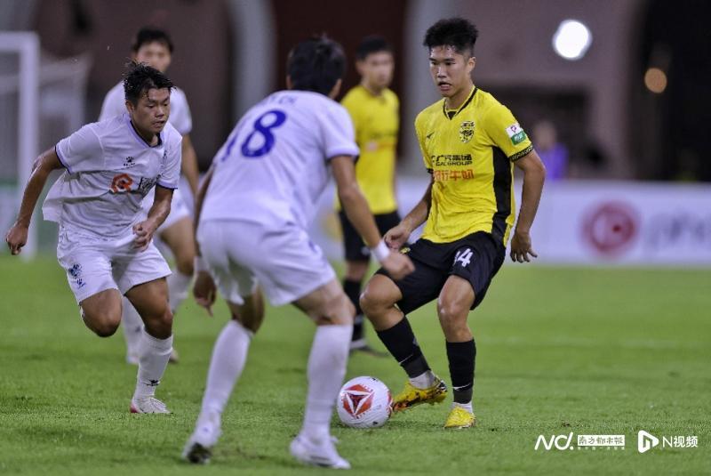 广州豹球员拼搏瞬间