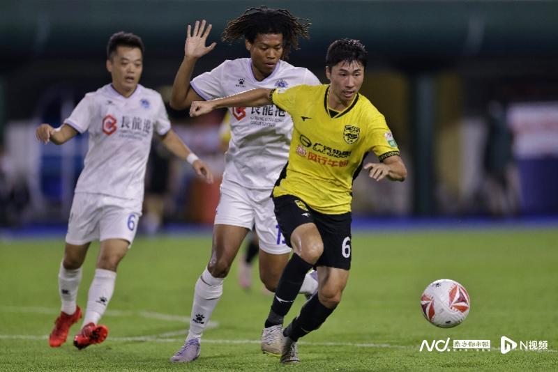 广州豹球员庆祝胜利