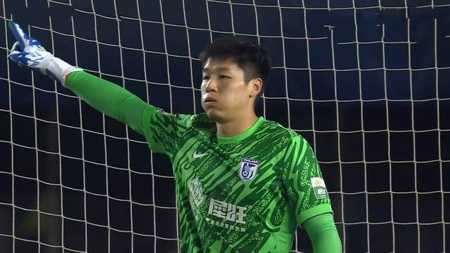 黄子豪骨折引发大连英博门将危机，李国旭迎战武汉三镇成关键