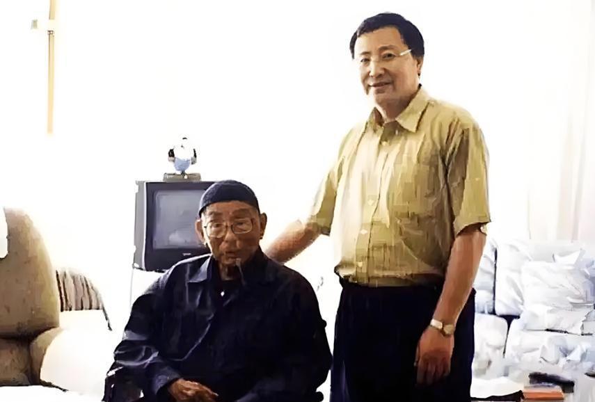 张学良百岁照