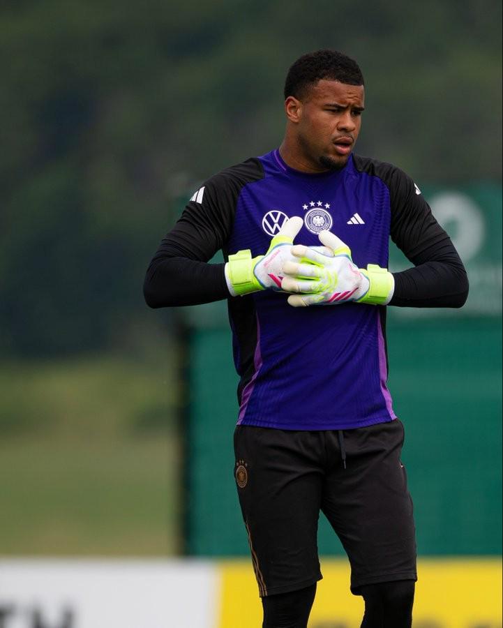 德国队紧急补召弗赖堡门将阿图博卢，鲍曼因病缺席训练