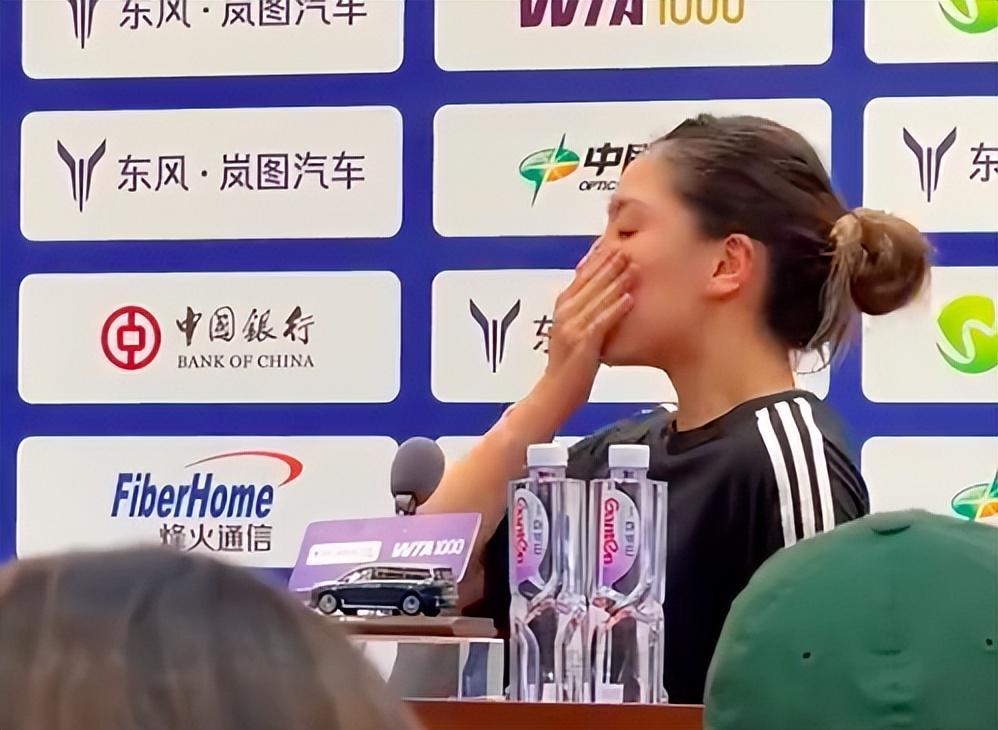 王欣瑜武网爆冷止步首轮，泪洒赛场坦言心理挑战