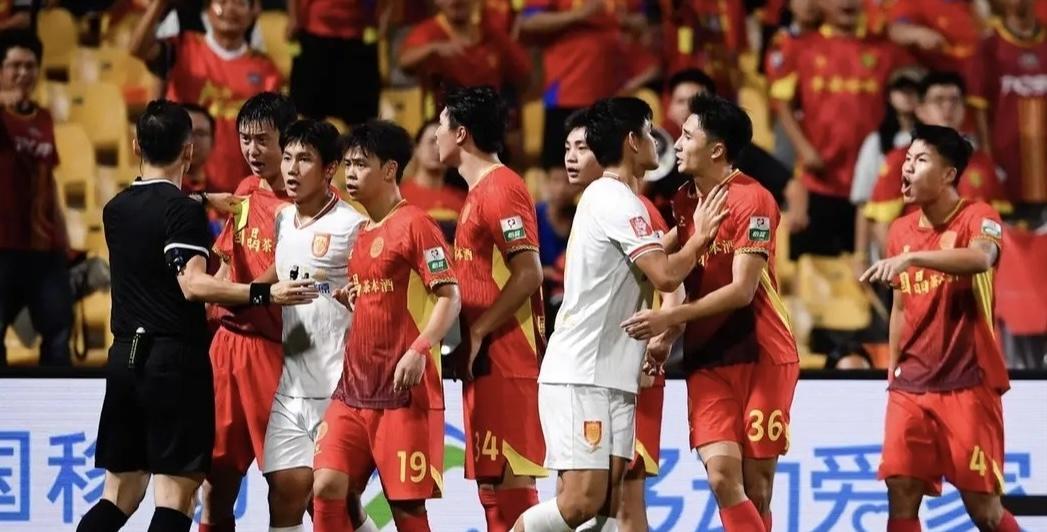 中甲赛场惊魂：广西平果两球员重伤，外援或面临高位截瘫