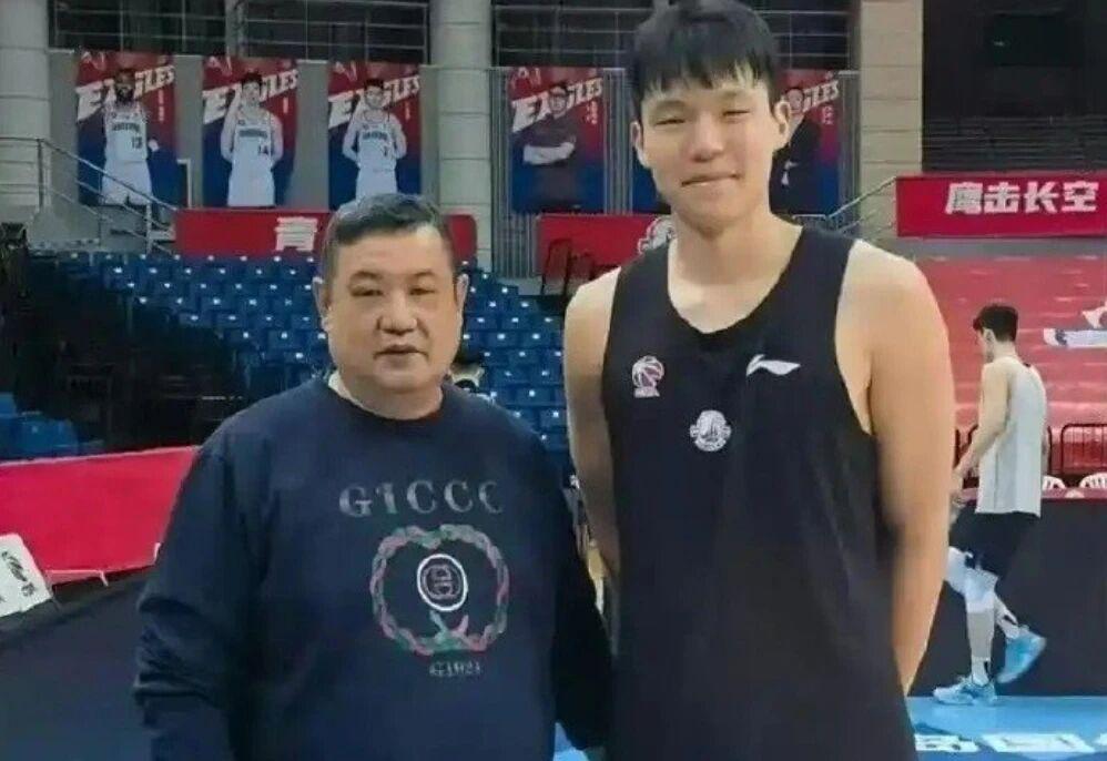 山东篮球名宿徐长锁离世，陈国豪NBA季前赛亮眼，曾凡博中国赛将登场