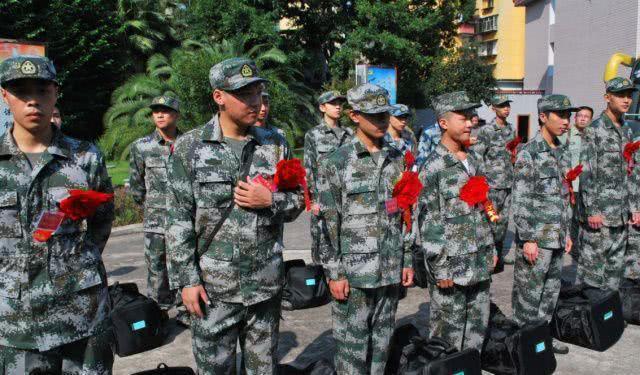 现役军人工资揭秘：真实待遇与社会脱节困境