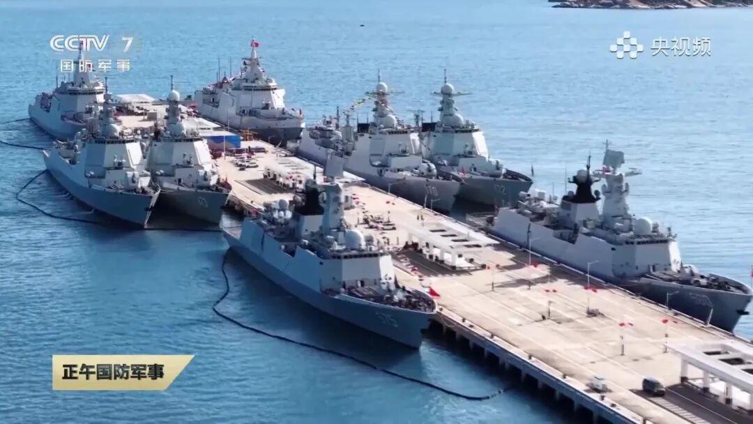 震撼！南海舰队8艘主力舰同泊一码头，战力碾压全球九成海军