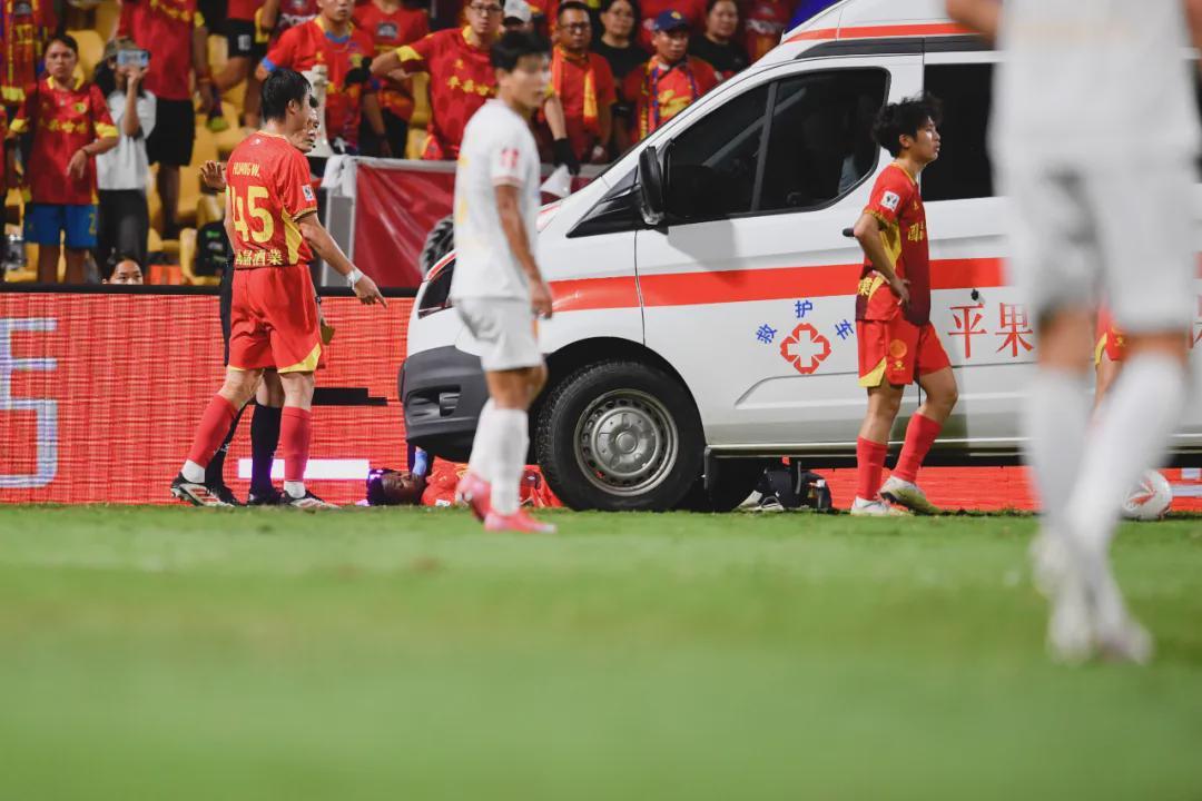 中甲球员恶意犯规致高位截瘫风险，仅道歉难平众怒