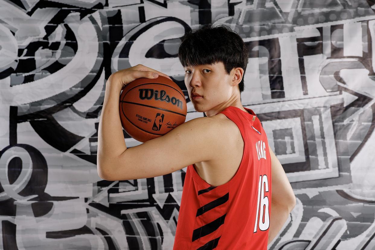 周鹏盛赞杨瀚森：NBA选秀现场展现超凡淡定气质